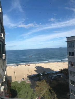 Apartamento prédio beira mar